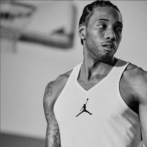 成绩斐然，加斯佩里尼被罗马球迷描绘成魔法师形象画在墙上（战绩辉煌，加斯佩里尼被罗马球迷以魔法师形象涂鸦上墙）