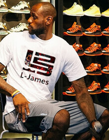 怀特半场表现惊艳，为球队注入活力（怀特上半场闪耀，点燃球队斗志）