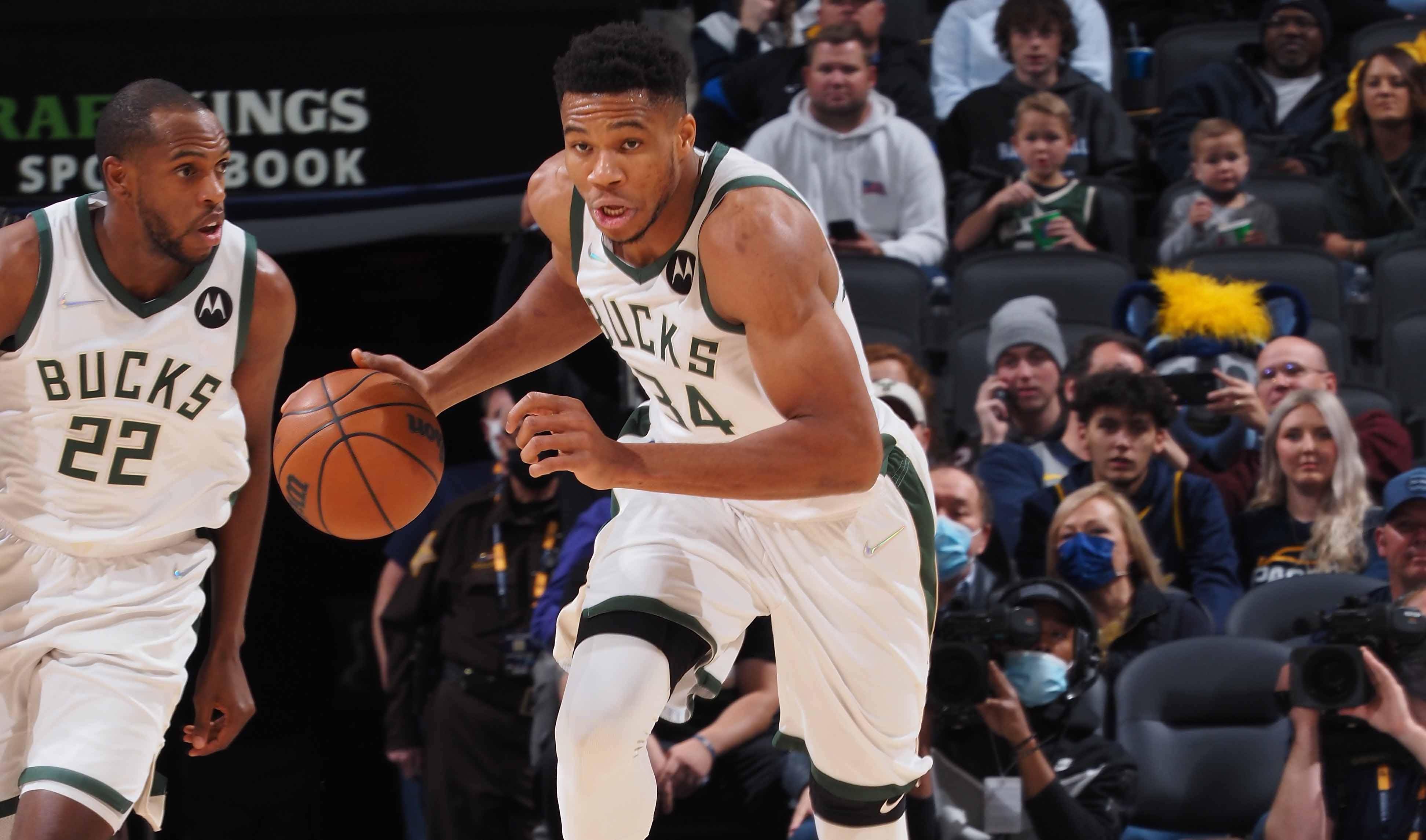 尤文全队和球迷一起出现在登机口，斯帕莱蒂和球迷们友好互动（尤文全队与球迷同现登机口，斯帕莱蒂亲切互动）