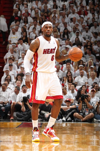 马卡：赫伊森在皇马经历起伏，从初露锋芒到面临挑战与调整（马卡：赫伊森皇马生涯起伏，从崭露头角到迎接挑战与调整）