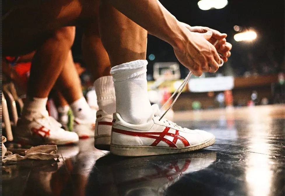 足球周刊：刘若钒曾想回成都却被徐正源拒绝，后获里卡多、穆斯卡特赏识（足球周刊：刘若钒曾欲回蓉遭徐正源否决，后获里卡多与穆斯卡特青睐）