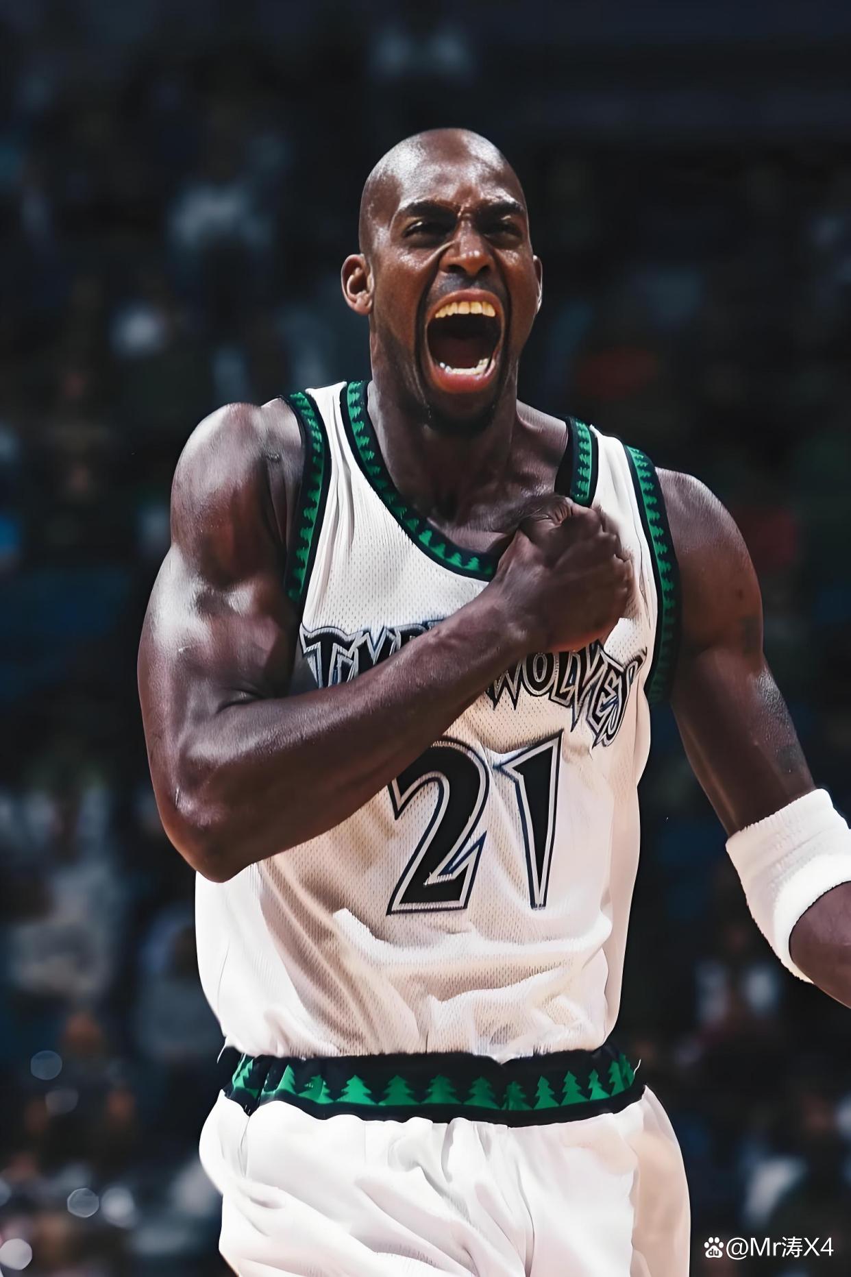 媒体人：广东暂时只有徐杰能稳定组织 胡明轩&两名小外都是攻击手（媒体人称广东现阶段仅徐杰能稳控组织，胡明轩与两名小外更偏向攻击）