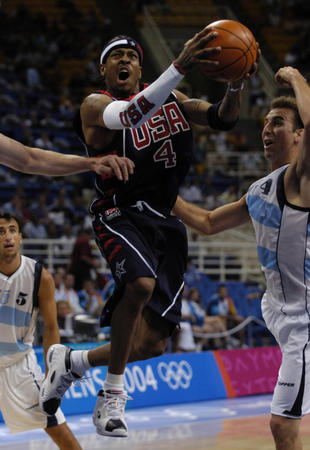 下半场全队稳扎稳打！杰伦·布朗以身作则 带队完成20分大逆转！（杰伦·布朗身先士卒，下半场率队稳控局面上演20分大逆转！）