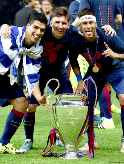 F1阿布扎比收官战：迈凯伦陷入双车争冠难题，领队回应弃车保帅传闻（F1阿布扎比终战：迈凯伦双车争冠两难，领队驳斥“弃车保帅”传闻）