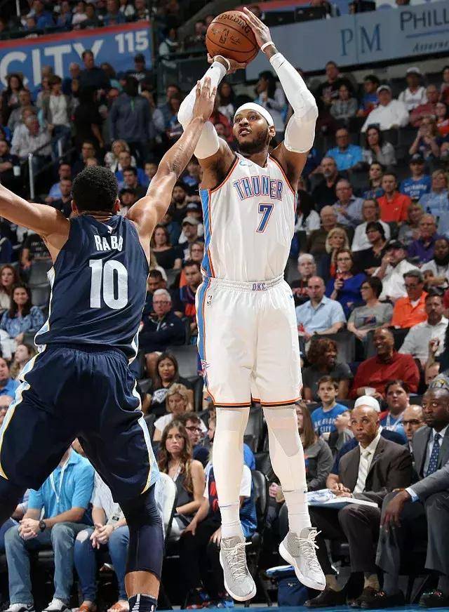 科尔：斯潘塞为勇士注入关键能量，他是球队气质的重塑者（科尔：斯潘塞为勇士注入关键能量，是球队气质重塑的核心人物）