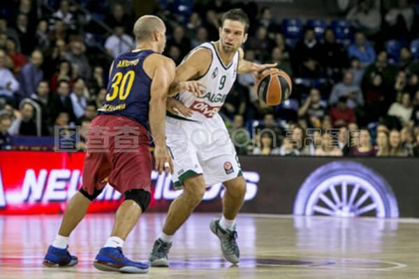 机敏前插破门，当选全场最佳，芒特越踢越好了，继续加油！（机敏插上破门，荣膺全场最佳，芒特状态蒸蒸日上，继续加油！）