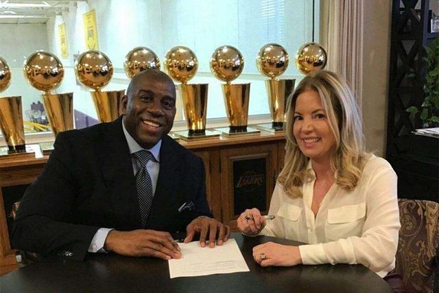 官方：荷甲第14轮阿贾克斯vs格罗宁根将于周二闭门进行（官方宣布：荷甲第14轮阿贾克斯对格罗宁根周二空场进行）