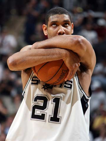 晚邮报：国米关注迈尼昂合同情况，考虑在明年夏天将其引进（晚邮报：国际米兰关注迈尼昂合同动向，明夏或尝试签下他）