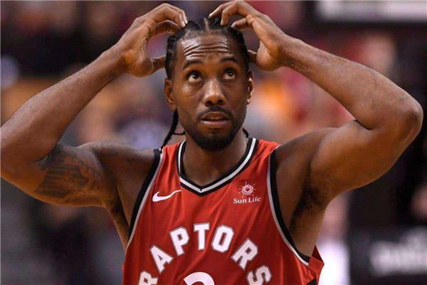 国王半场三分15中5，威少命中3球拿到11分（半场战报：国王三分15投5中，威少命中3球砍下11分）