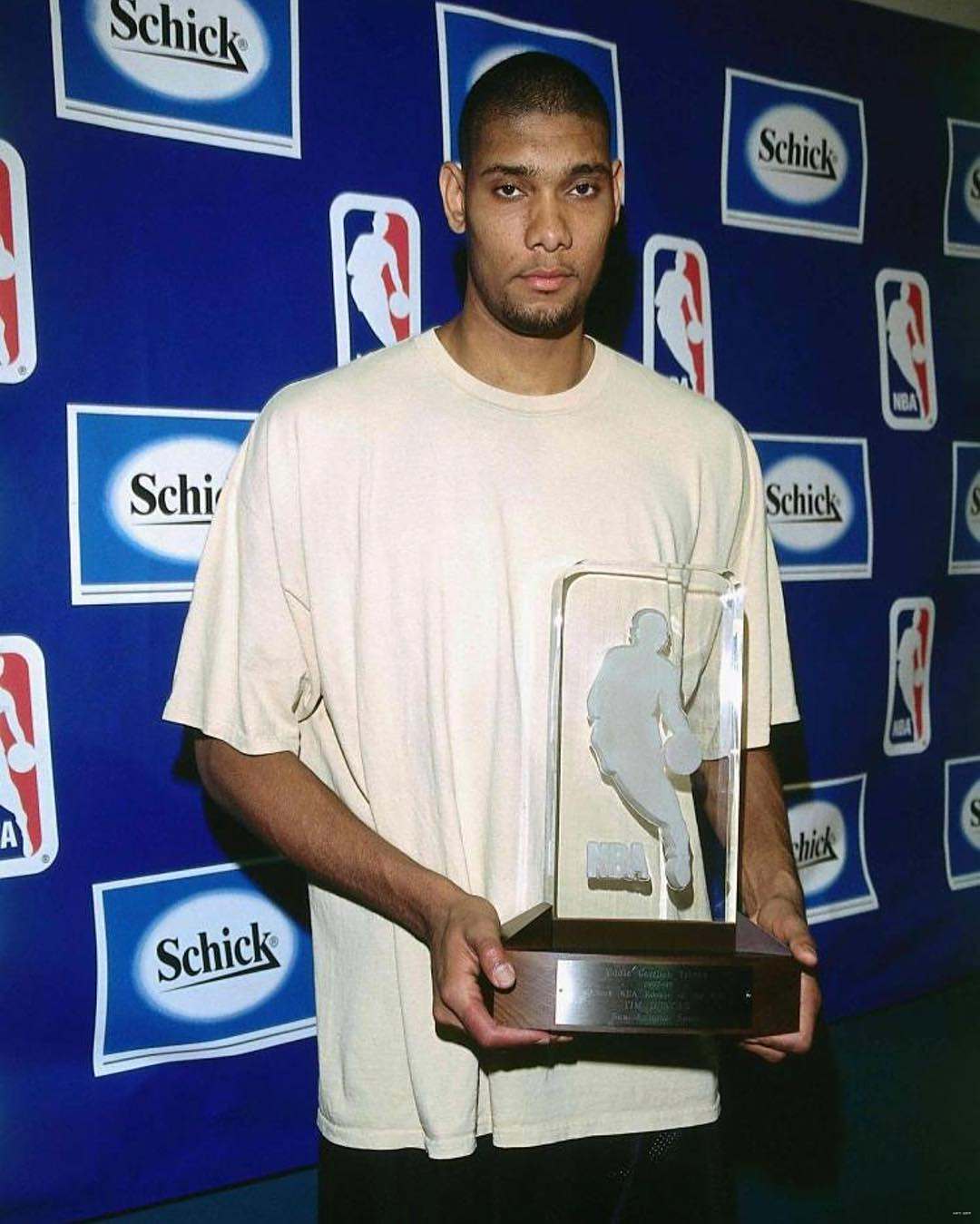 斯帕伊奇庆祝足协杯夺冠：为奖杯感到自豪，更为球队感到骄傲（斯帕伊奇谈足协杯夺冠：奖杯值得自豪，球队更让人骄傲）