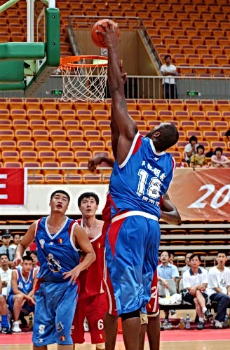 霍姆格伦&杰伦威半场合砍31分，雷霆领先26分（霍姆格伦携杰伦·威廉姆斯半场合砍31分，雷霆领先26分）