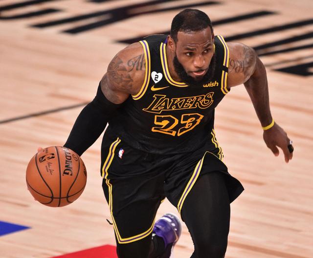 无力回天！杜兰特全场投篮15中12，独砍32分7板2助4帽（难阻败局！杜兰特15投12中高效爆砍32分7板2助4帽）