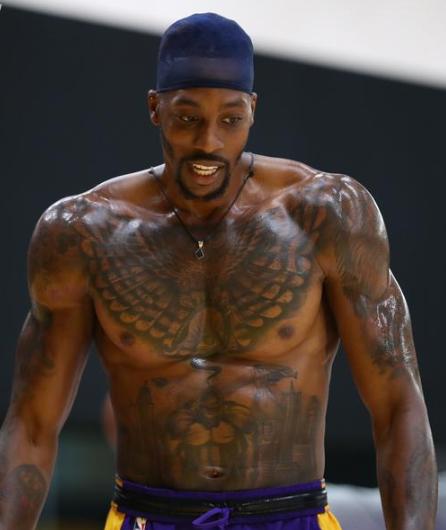 超越字母哥，独占鳌头（力压字母哥，稳坐榜首）