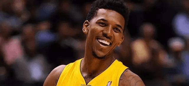 活塞逆转击败开拓者，坎宁安和邓罗关键表现助力取胜，展现强大韧性。（活塞逆袭擒下开拓者，坎宁安与邓罗关键时刻发力，韧性尽显）